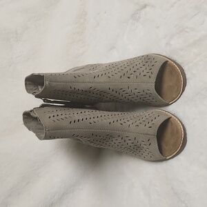 Toms Majorca Perforated Peep Toe Booties
